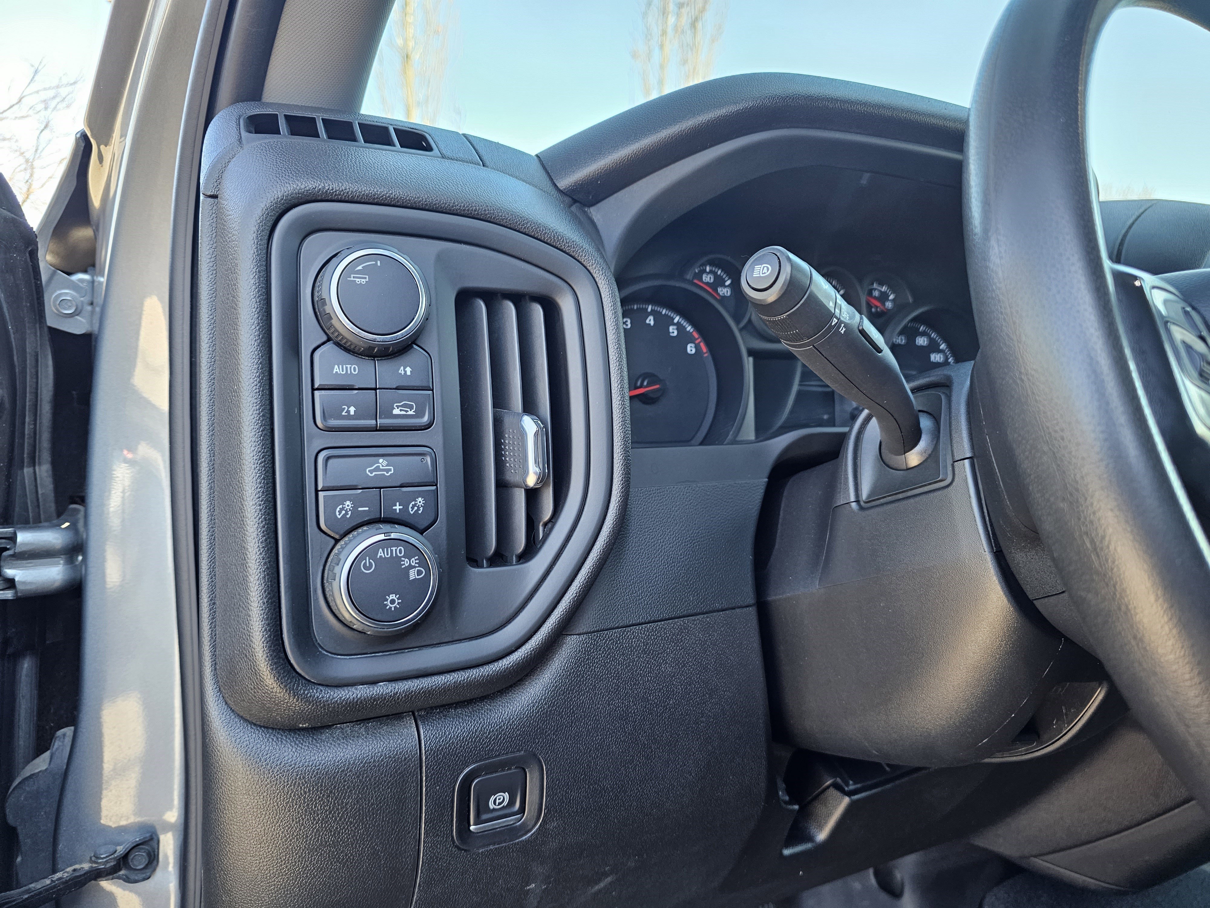 Used 2023 Chevrolet Silverado 1500 Custom image 8