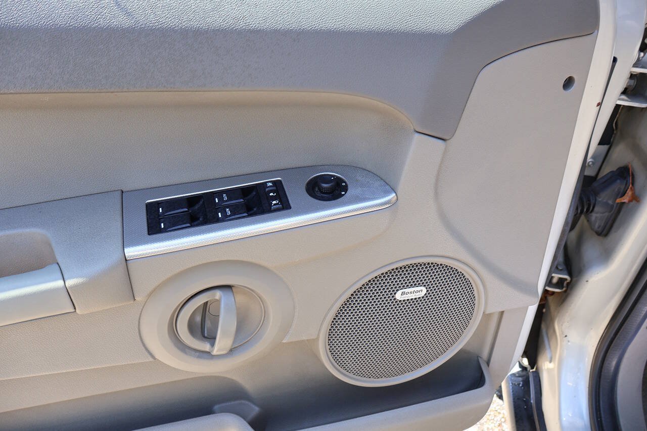 Used 2007 Jeep Commander Sport AWD/4WD image 21