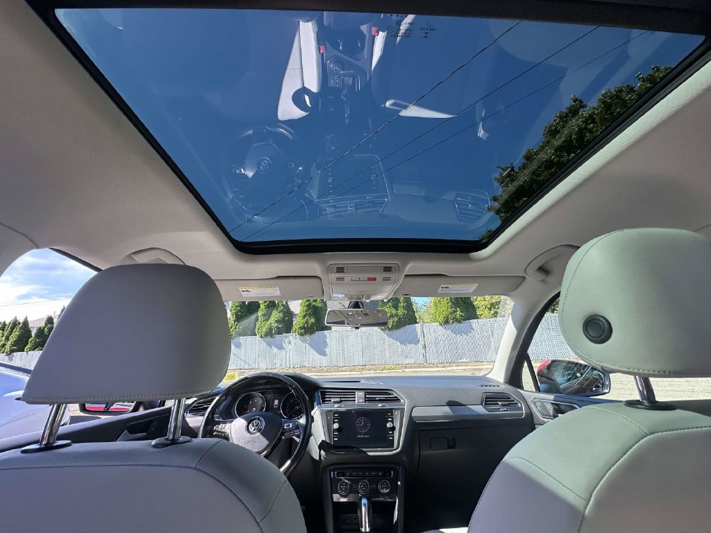 Used 2018 Volkswagen Tiguan SE w/ Panoramic Sunroof Package AWD/4WD image 17