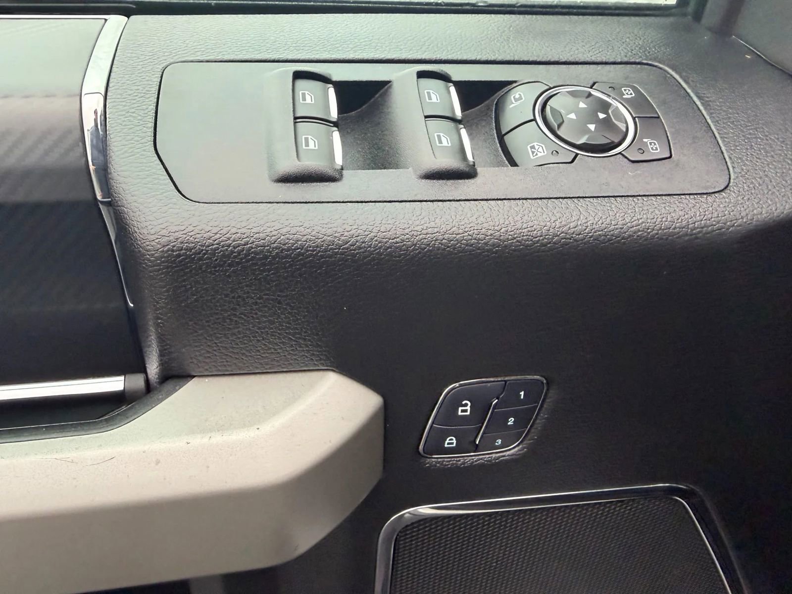 Used 2018 Ford F150 Lariat w/ Equipment Group 502A Luxury image 15