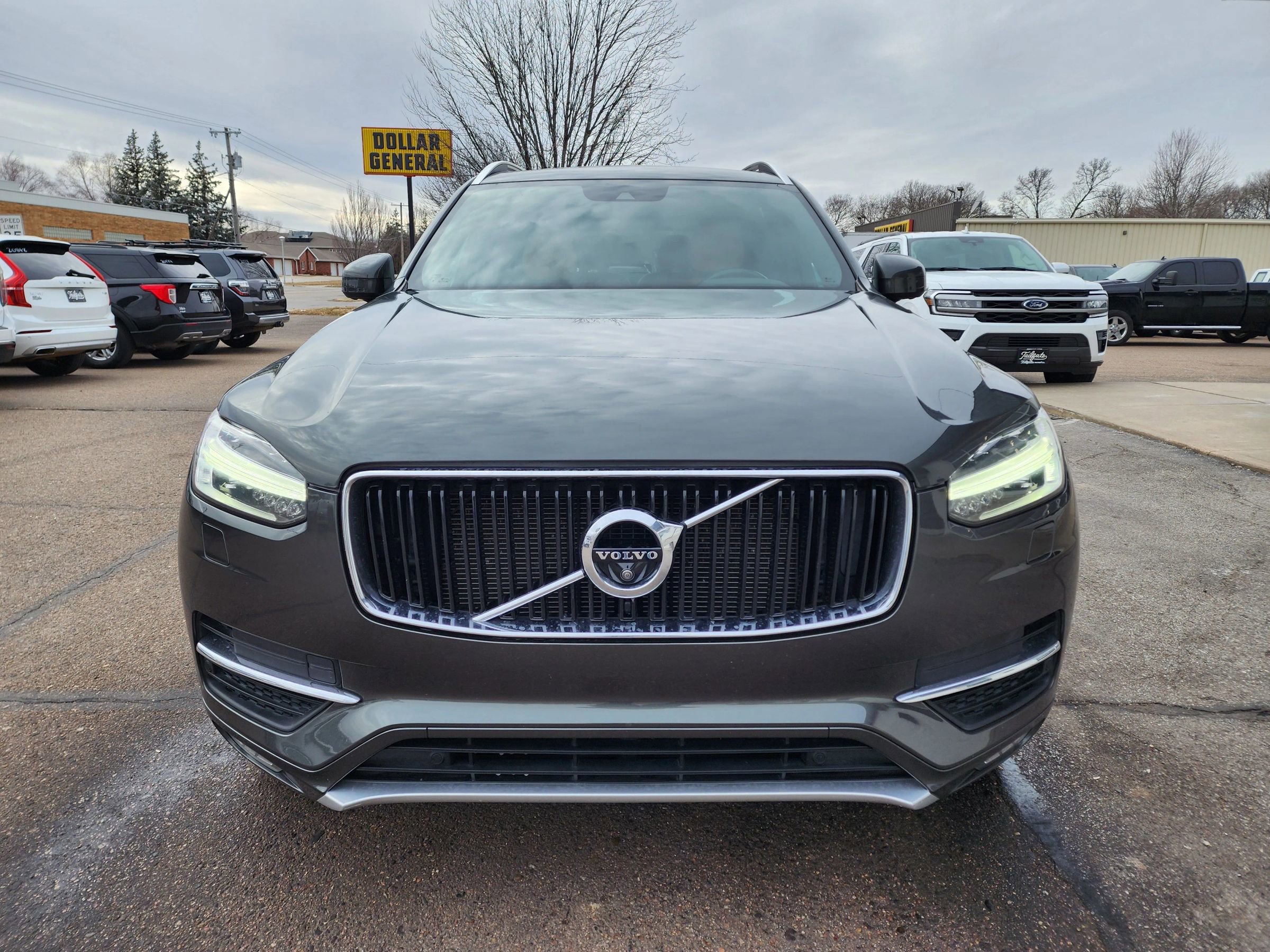 Used 2018 Volvo XC90 T6 Momentum w/ Convenience Package image 3