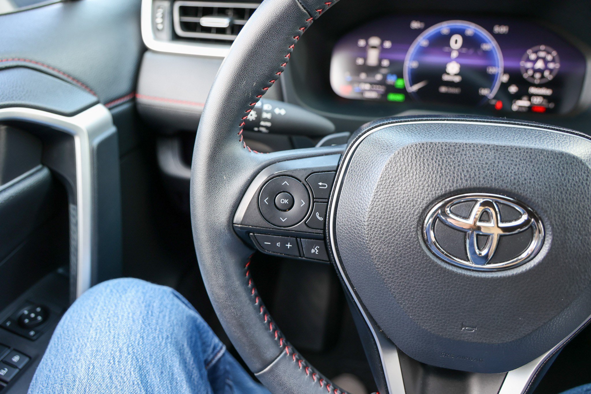 Certified 2025 Toyota RAV4 XSE AWD/4WD image 17