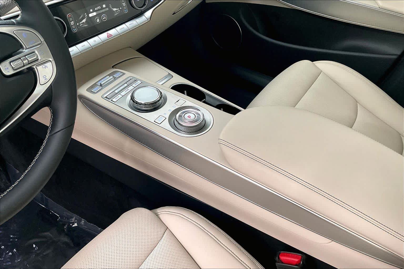 Used 2023 Genesis GV70 2.5T w/ Select Package AWD/4WD image 17