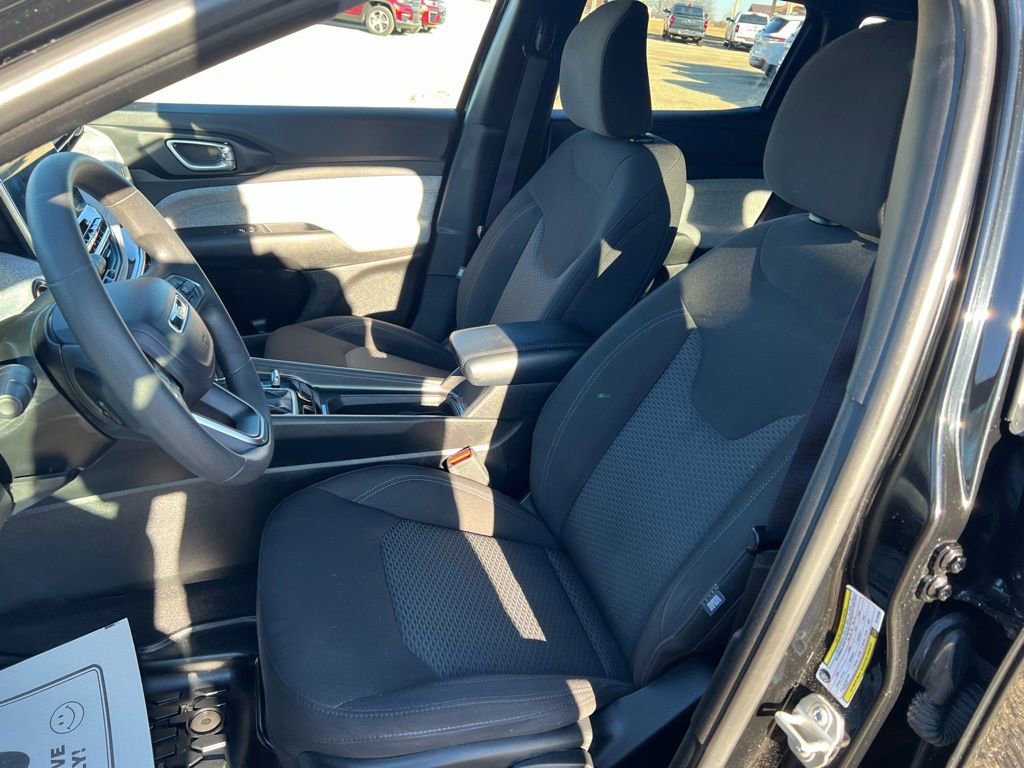 Used 2024 Jeep Compass Sport image 25