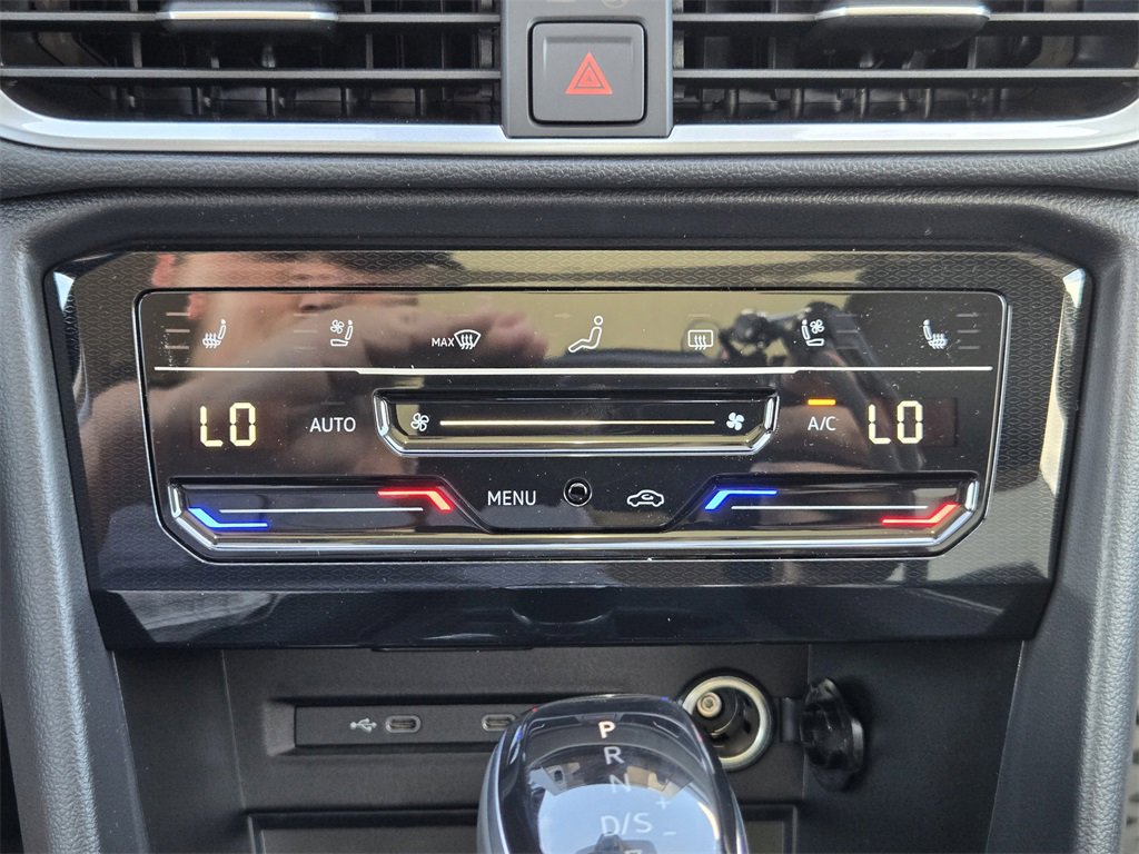 New 2025 Volkswagen Taos SEL image 16