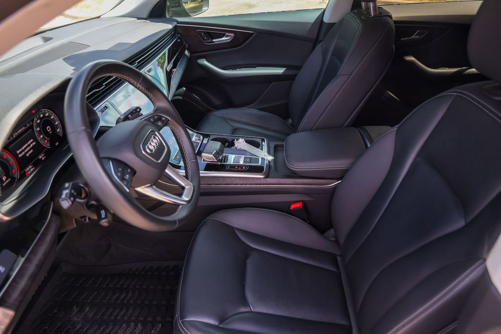 Used 2022 Audi Q8 Premium image 9