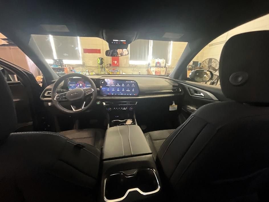 New 2026 Chevrolet Traverse LT w/ Midnight/Sport Edition image 3
