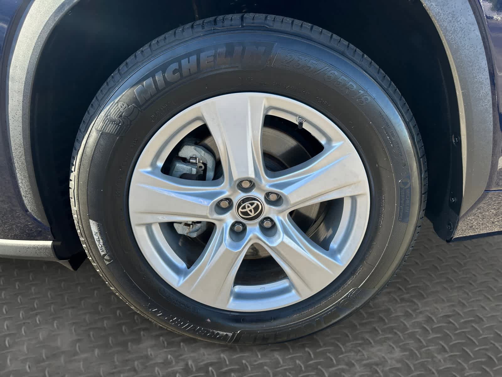 Used 2021 Toyota RAV4 XLE w/ Convenience Package FWD image 9