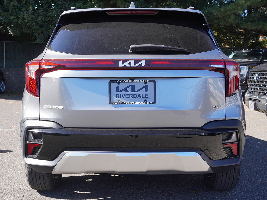Used 2024 Kia Seltos EX AWD/4WD image 12