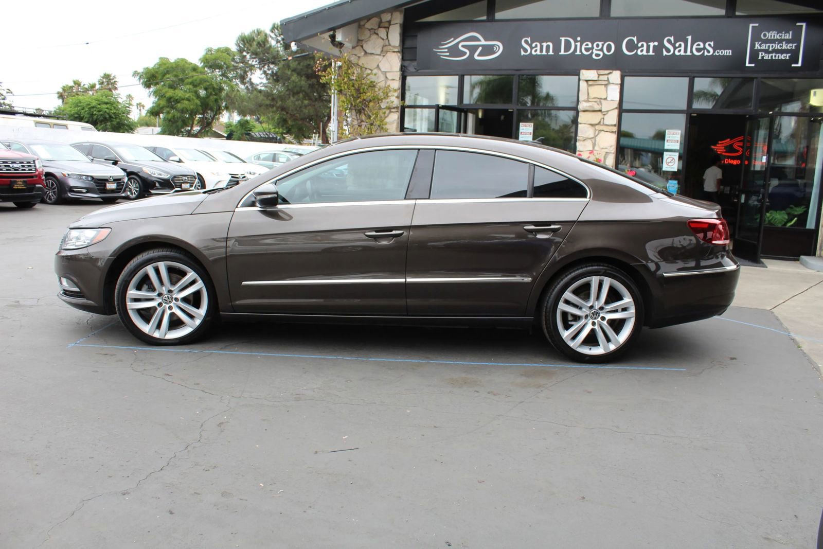 Used 2014 Volkswagen CC Executive FWD image 2
