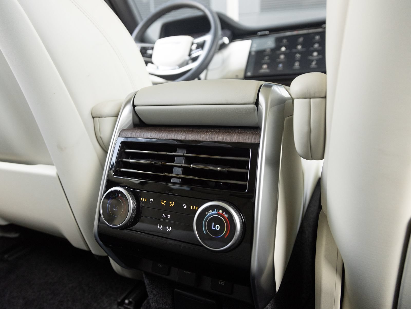 Used 2025 Land Rover Range Rover SE AWD/4WD image 26