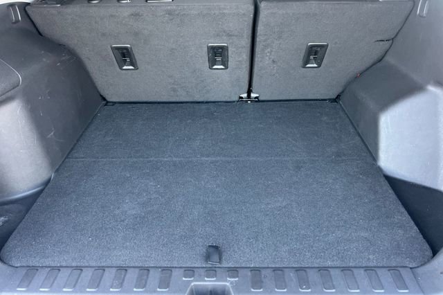 Used 2023 GMC Terrain SLE w/ Elevation Edition image 18