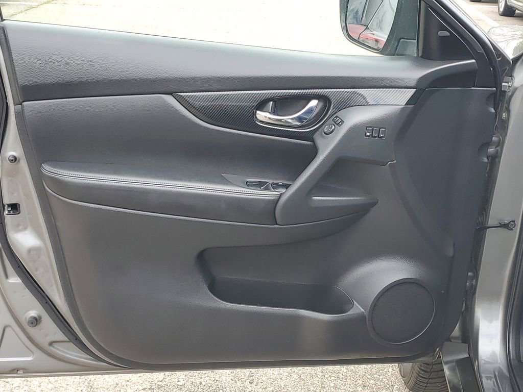 Used 2017 Nissan Rogue SL AWD/4WD image 8