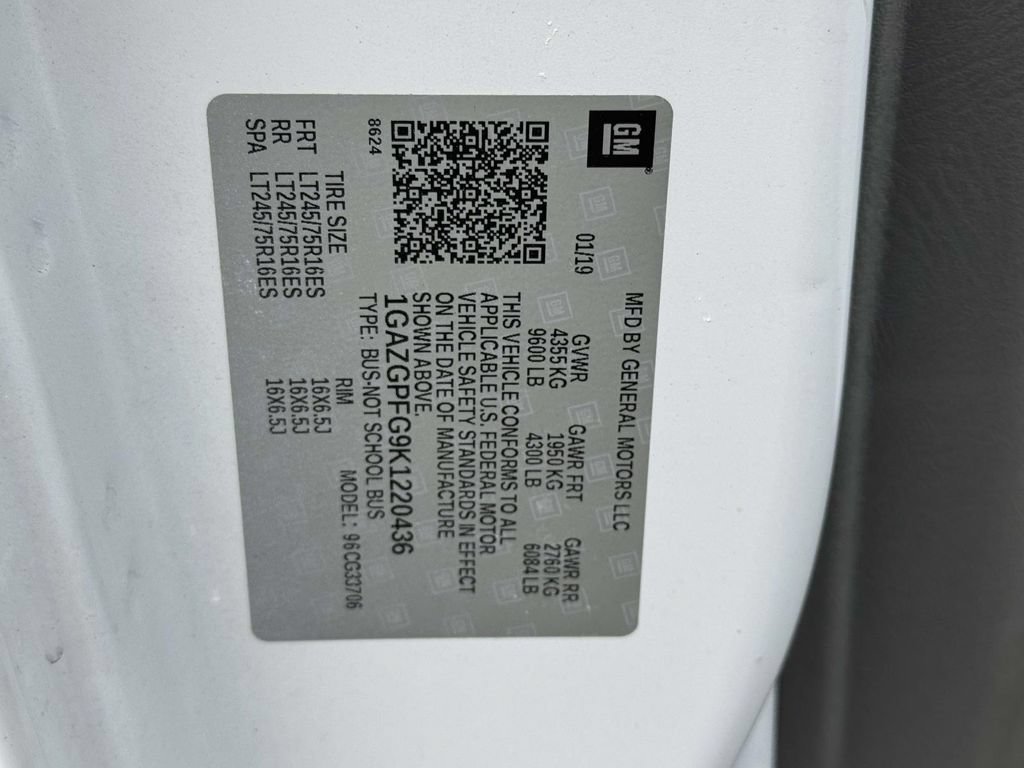 Used 2019 Chevrolet Express 3500 LT w/ LT Preferred Equipment Group RWD image 23