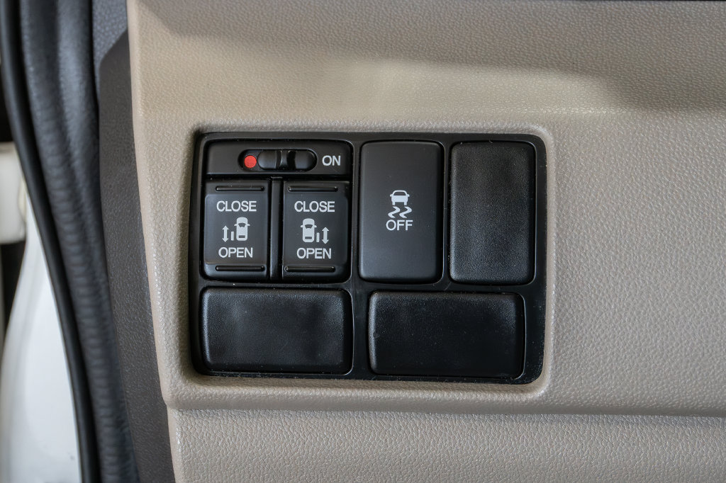 Used 2016 Honda Odyssey SE image 12