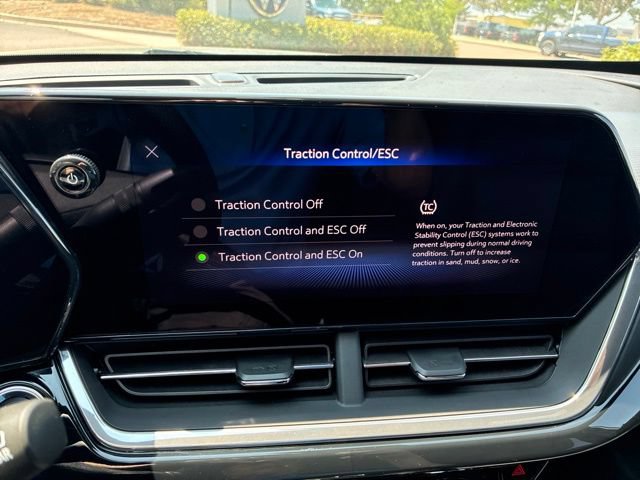 Used 2024 Chevrolet Trax RS w/ Driver Confidence Package FWD image 25