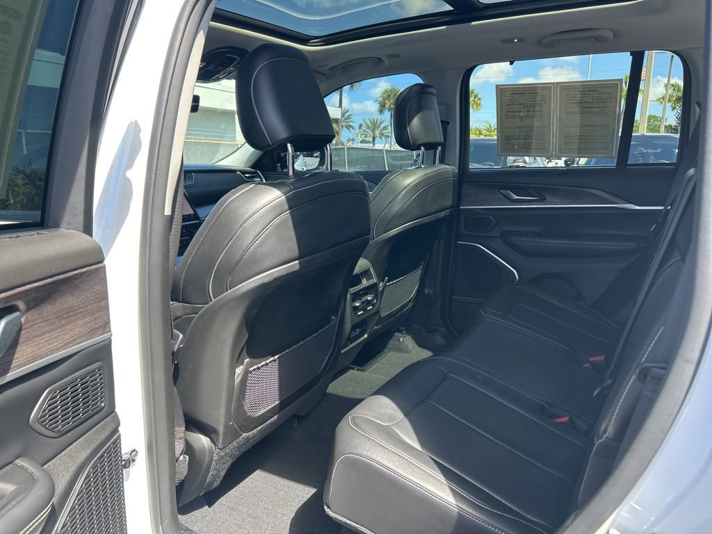 Certified 2023 Jeep Grand Cherokee Limited w/ Luxury Tech Group II image 33