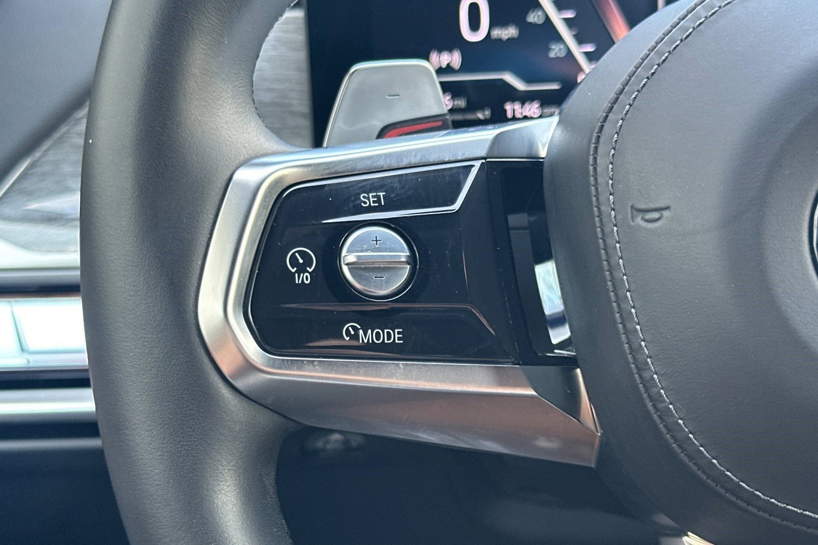 Used 2025 BMW 740i w/ Premium Package RWD image 30