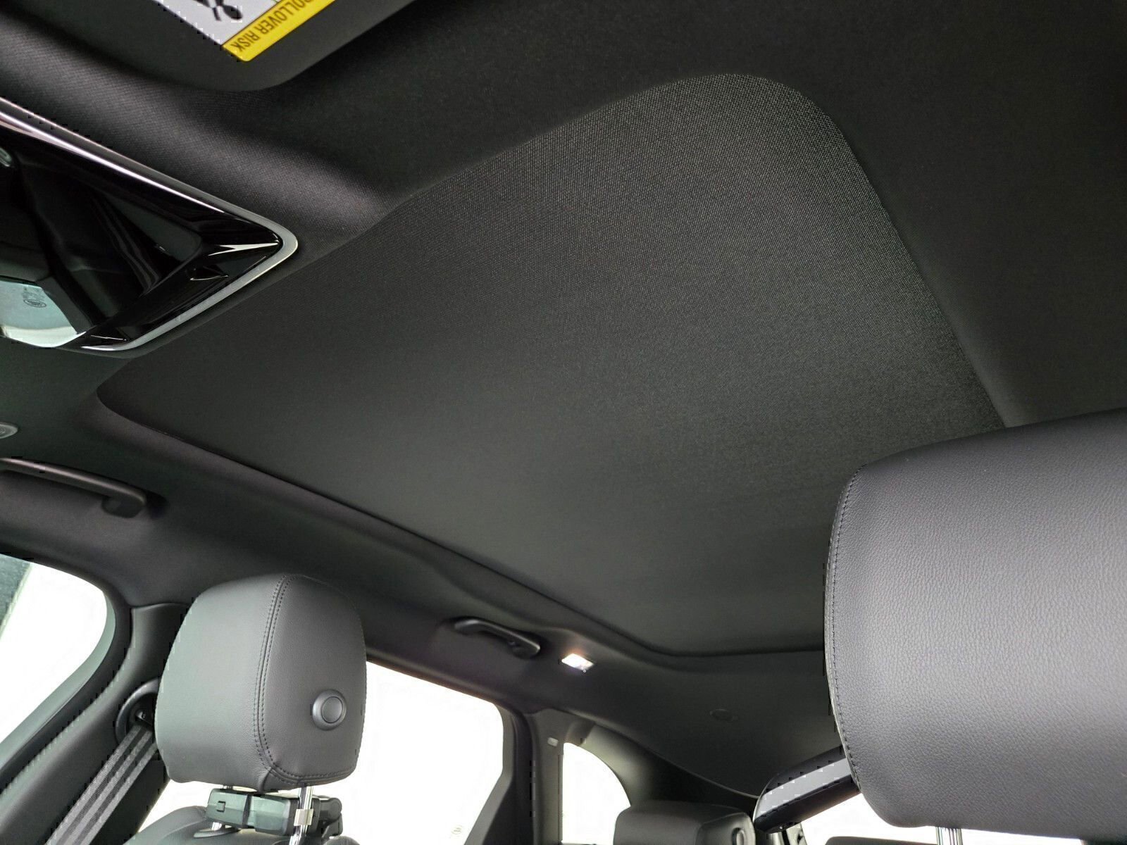 New 2026 Land Rover Range Rover Velar Dynamic SE image 11