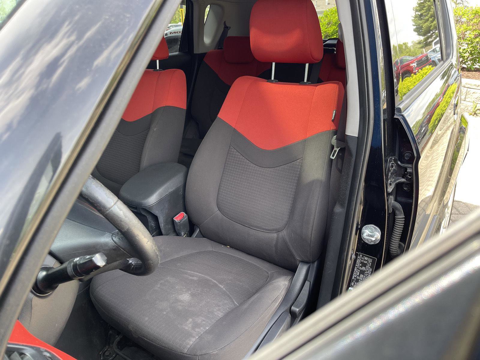 Used 2010 Kia Soul Sport FWD image 12