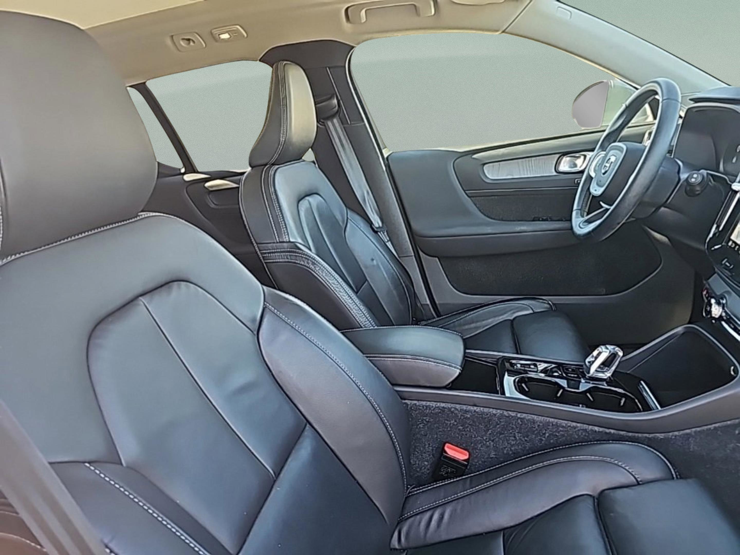 Used 2023 Volvo XC40 B5 Plus w/ Protection Package Premier image 36