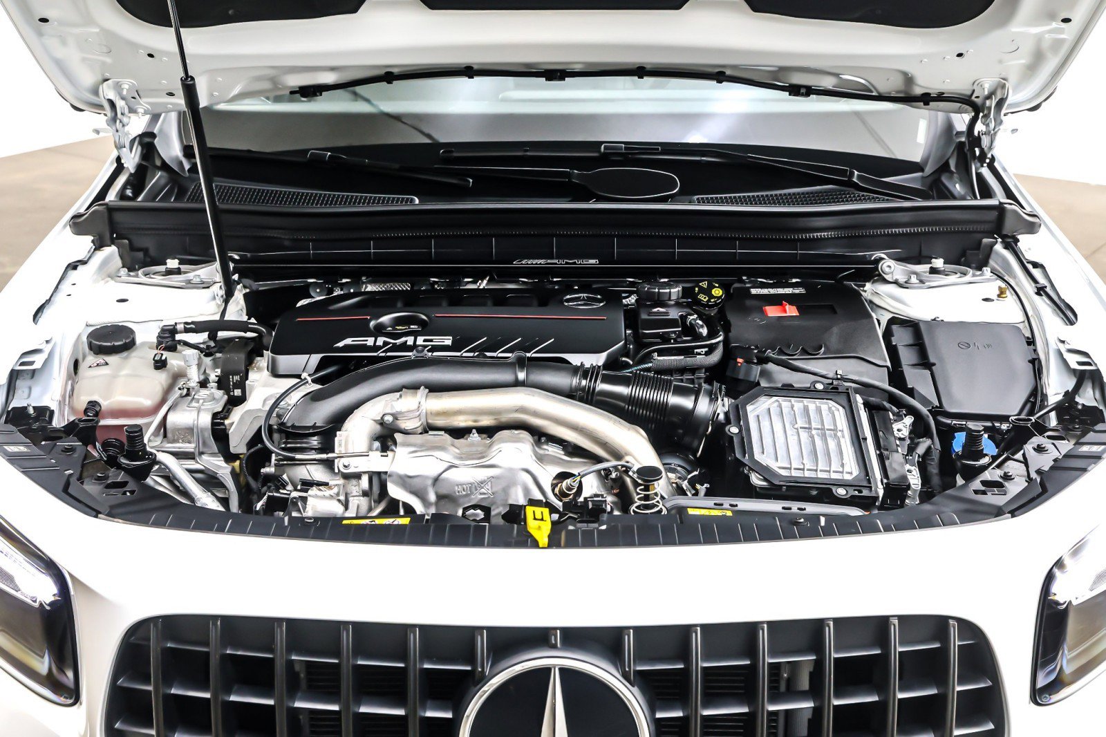 Used 2025 Mercedes-Benz GLB 35 AMG 4MATIC image 12