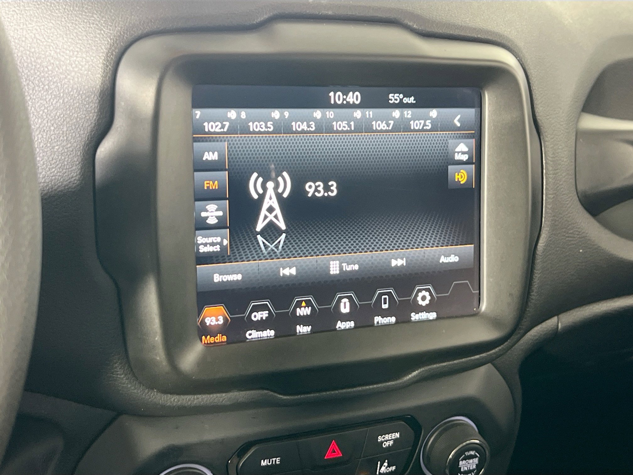 Used 2023 Jeep Renegade Latitude w/ Sun/Sound Group AWD/4WD image 15
