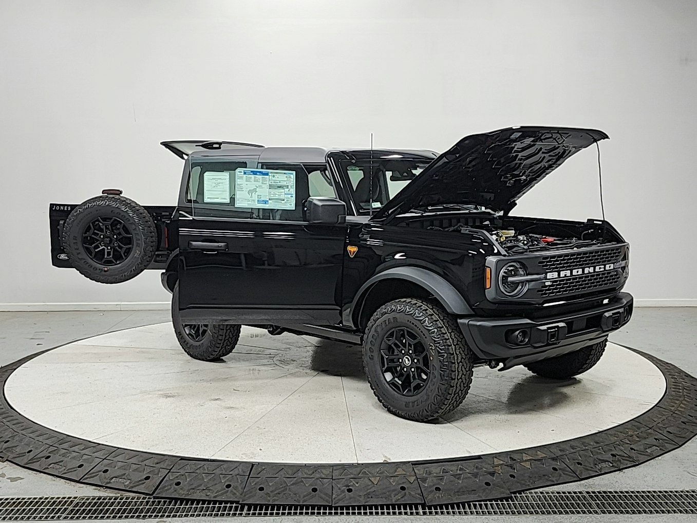 New 2026 Ford Bronco Badlands AWD/4WD image 9