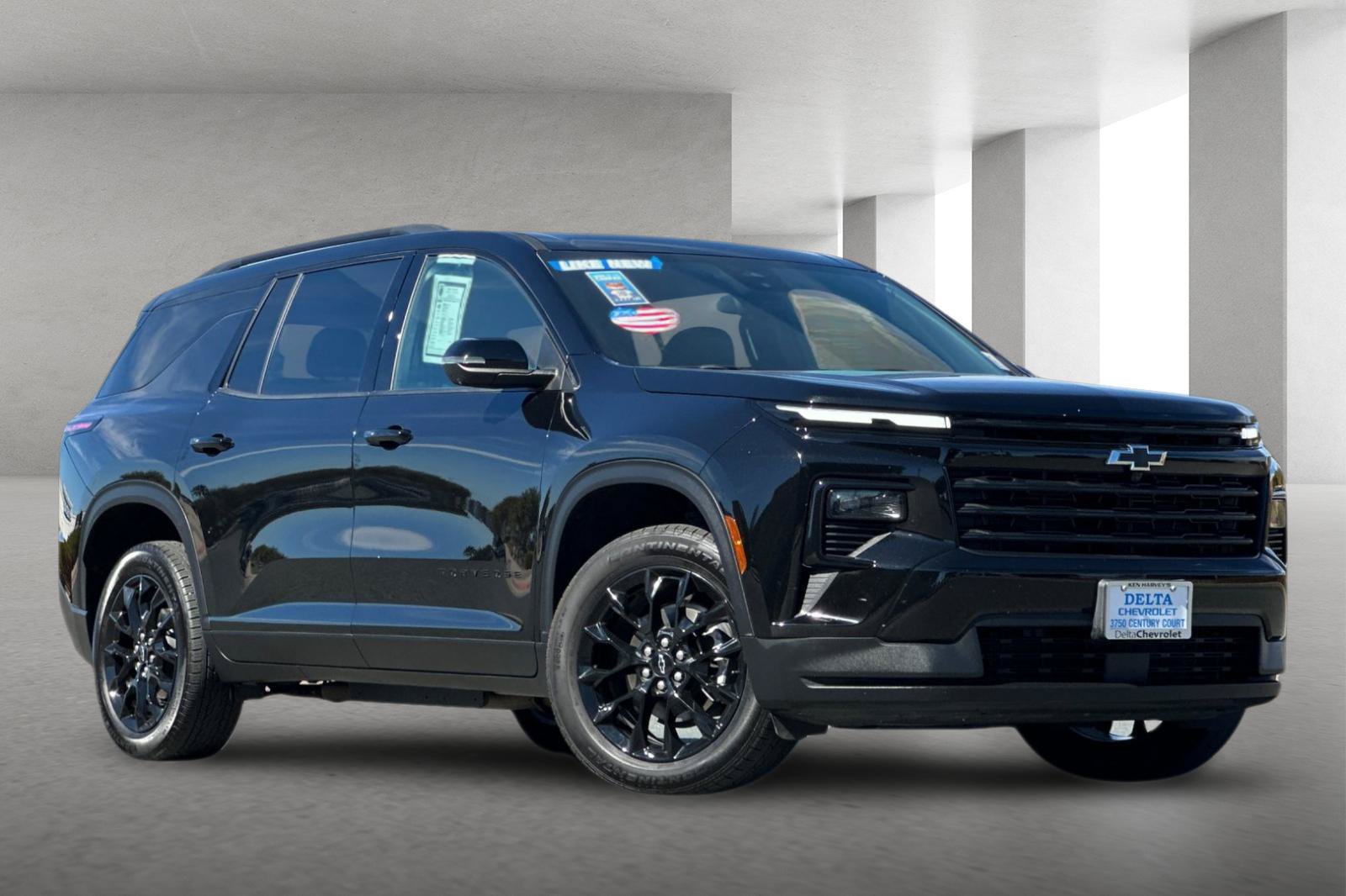 Used 2024 Chevrolet Traverse LT w/ Midnight/Sport Edition FWD image 2
