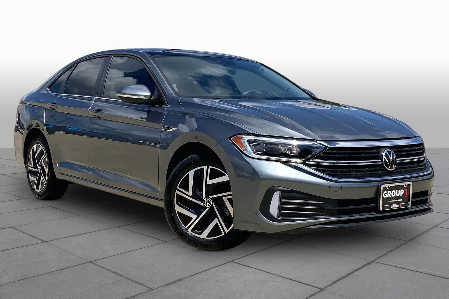 Used 2024 Volkswagen Jetta SEL FWD image 3