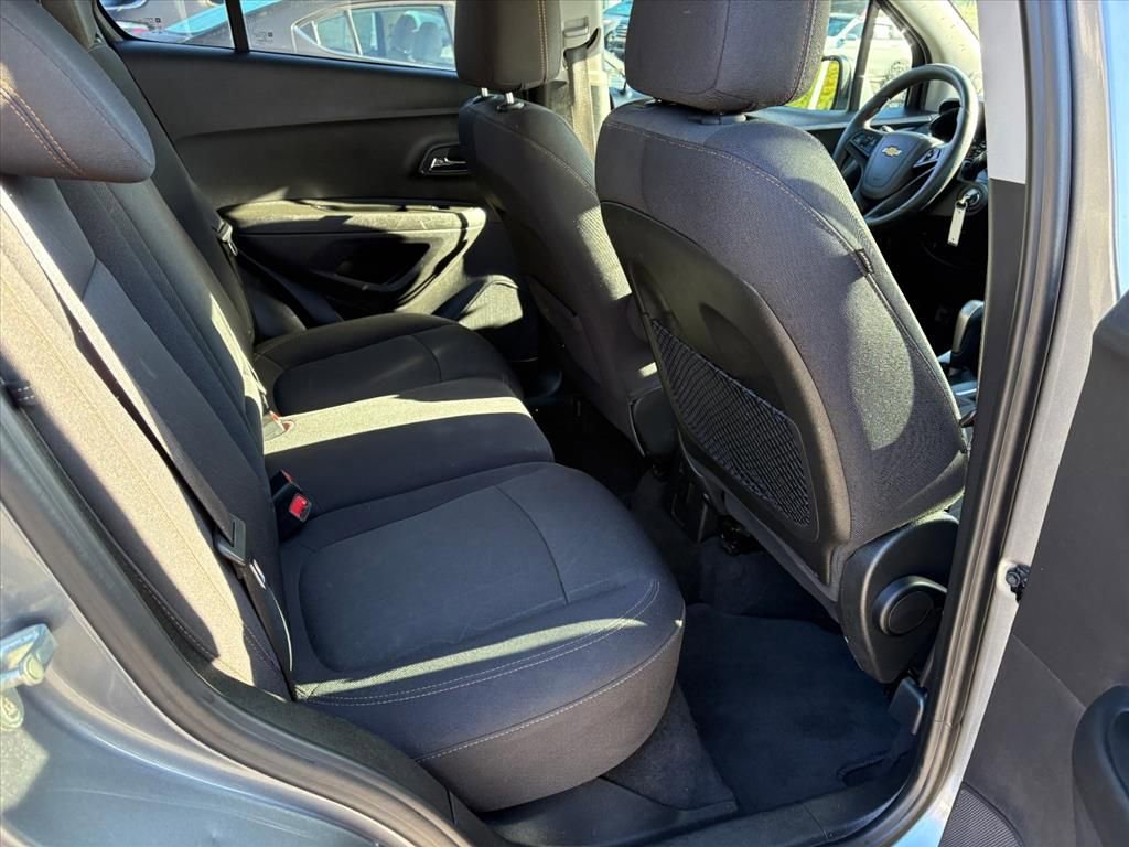 Used 2020 Chevrolet Trax LT image 16