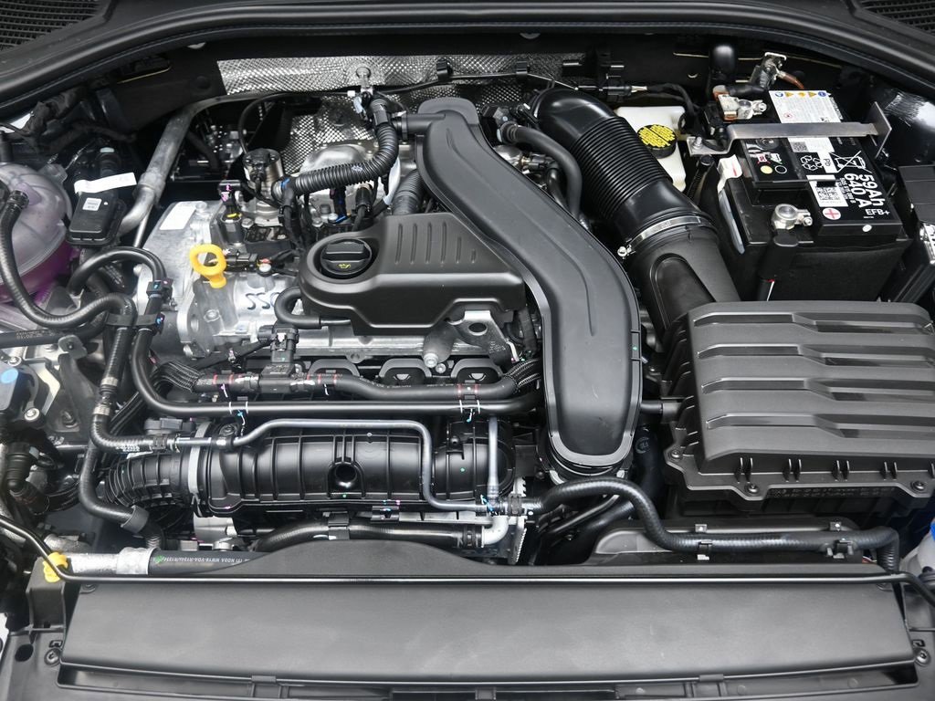 Used 2025 Volkswagen Jetta SE image 30