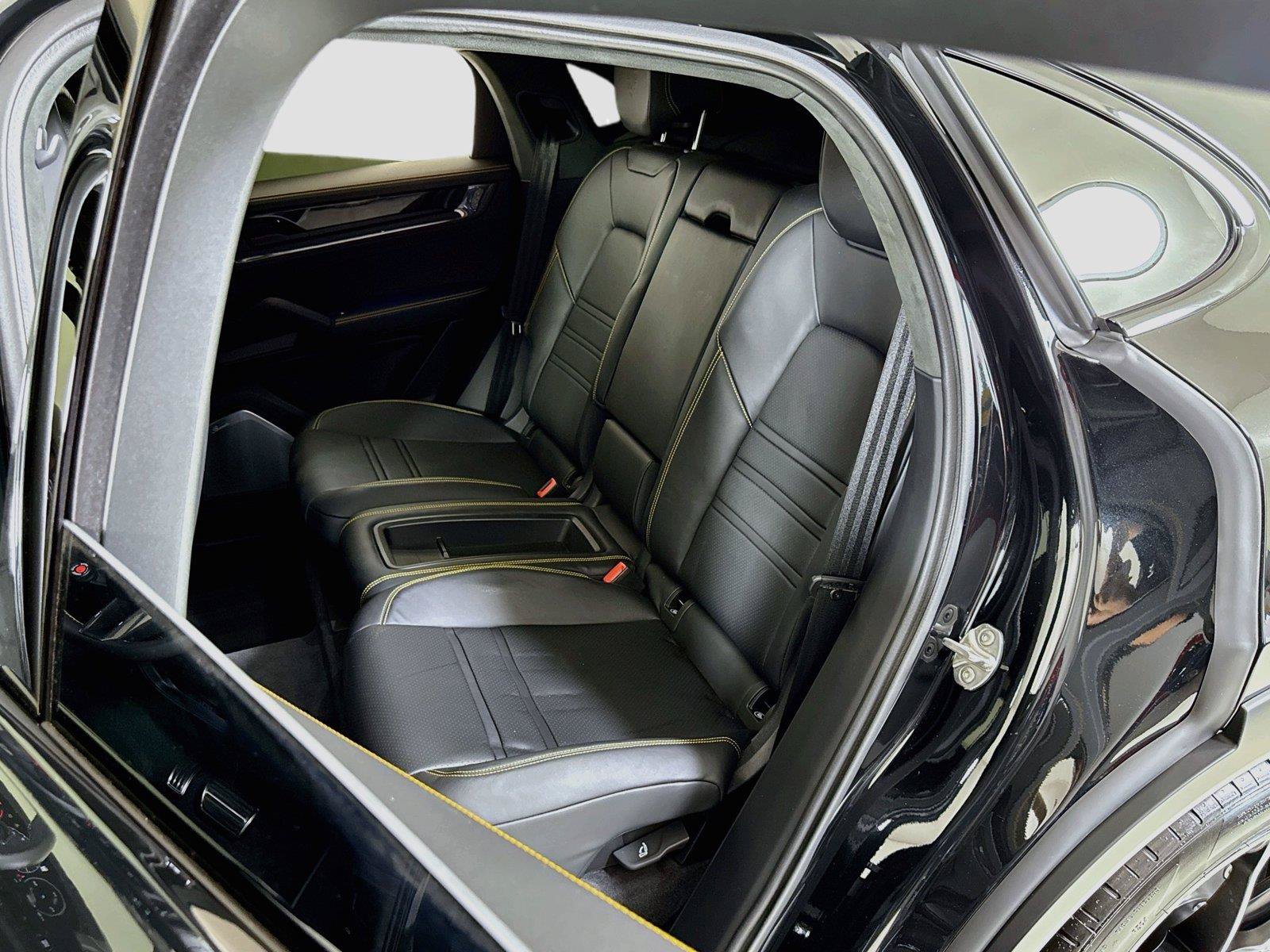 Used 2025 Porsche Cayenne Turbo GT AWD/4WD image 23