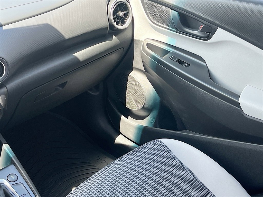 Used 2023 Hyundai Kona SE image 22