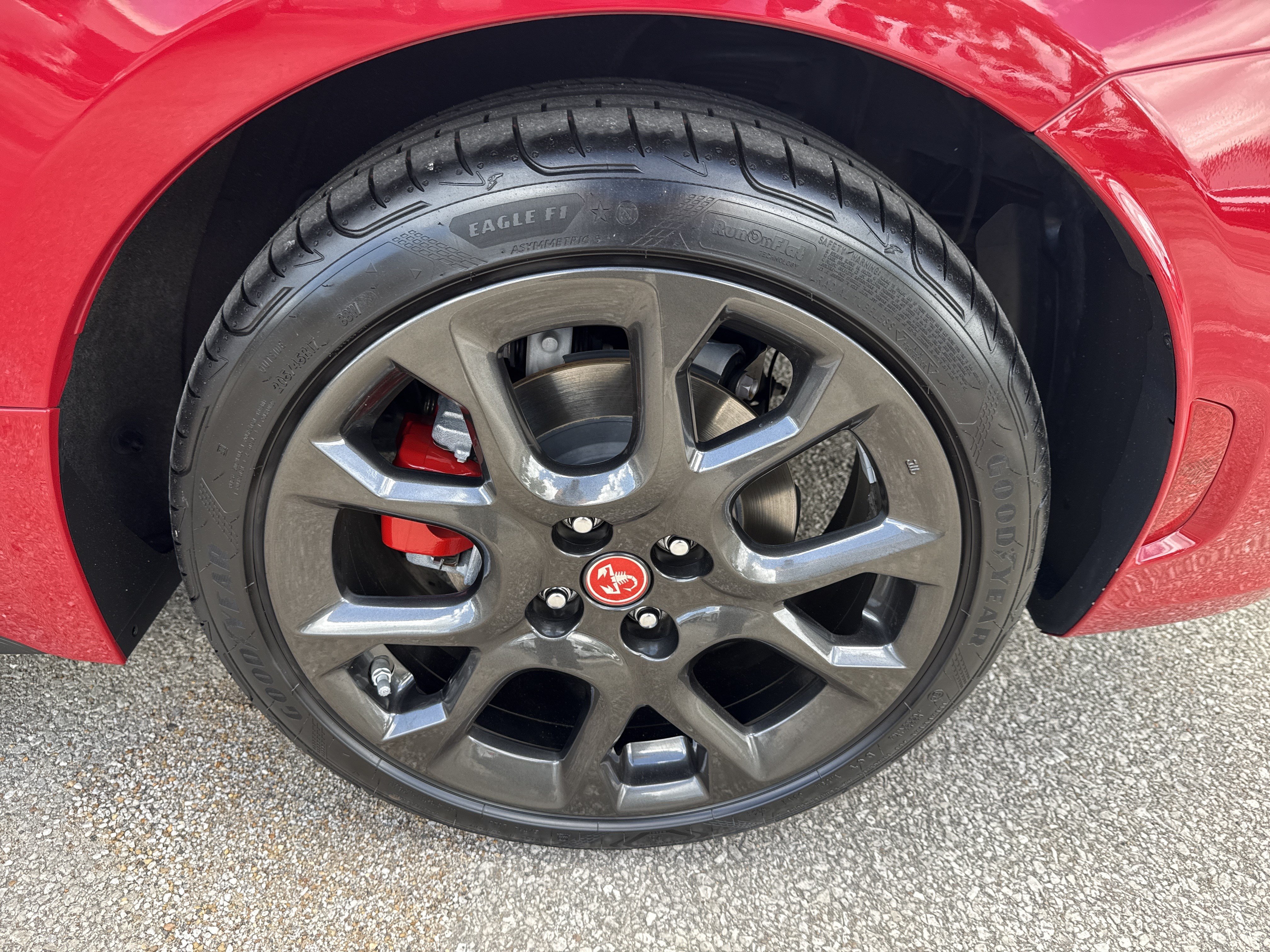 Used 2020 FIAT 124 Spider Abarth RWD image 18