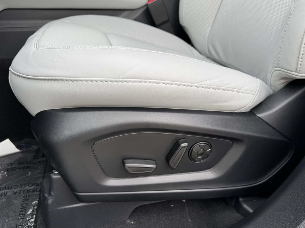 New 2026 Ford Explorer Platinum w/ LUX Leather Package AWD/4WD image 18