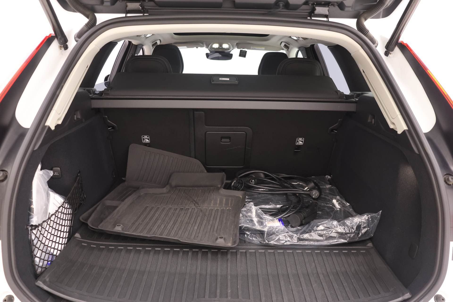 New 2025 Volvo XC60 T8 Plus w/ Protection Package Premier image 24