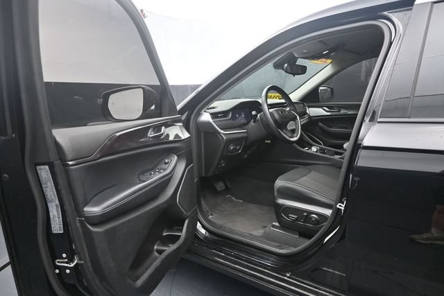 Used 2022 Jeep Grand Cherokee L Laredo w/ Luxury Tech Group I AWD/4WD image 12