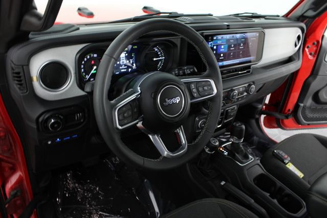 Used 2025 Jeep Wrangler Unlimited Sahara w/ Safety Group AWD/4WD image 8