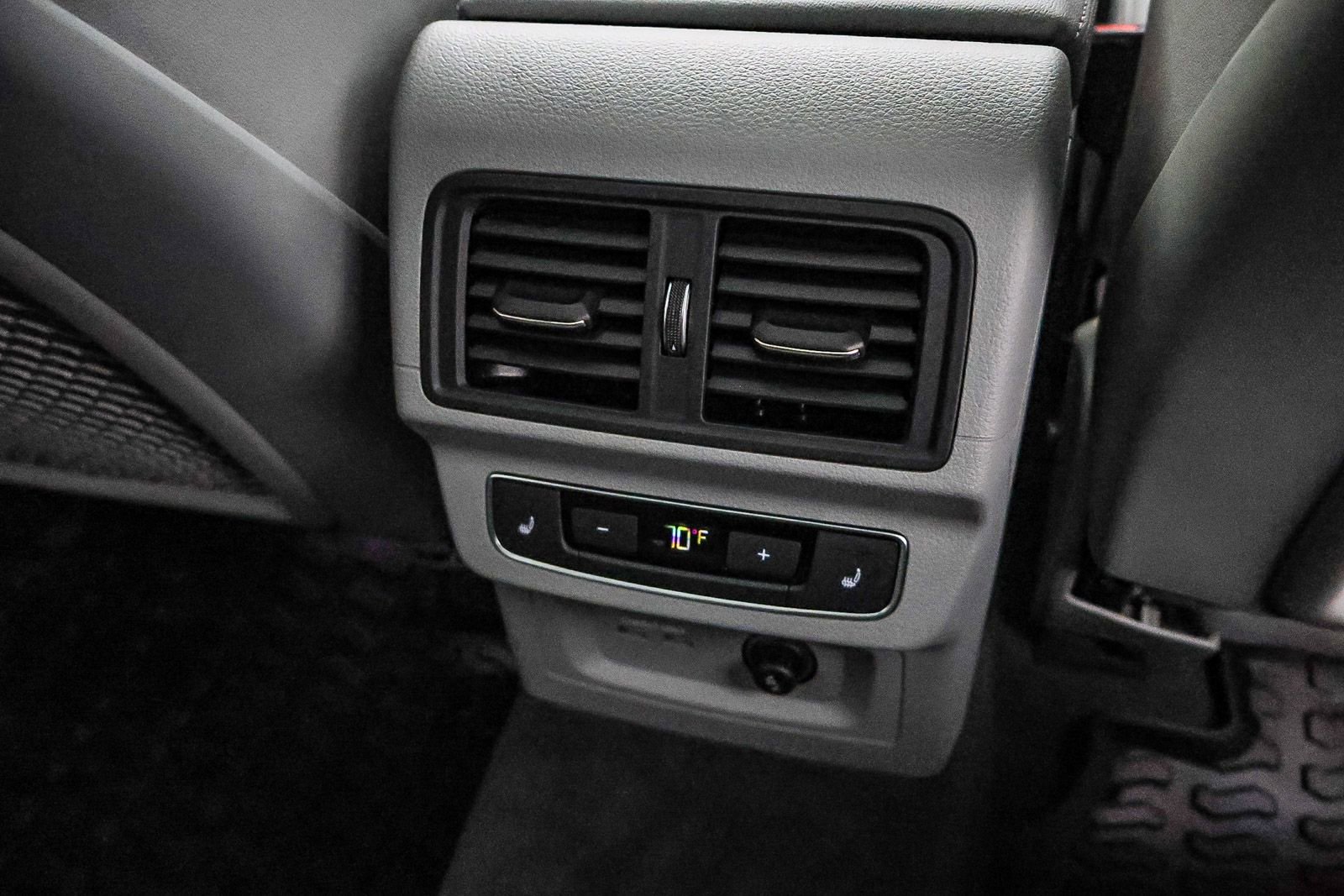 Used 2022 Audi Q5 e Prestige w/ Prestige Package image 22