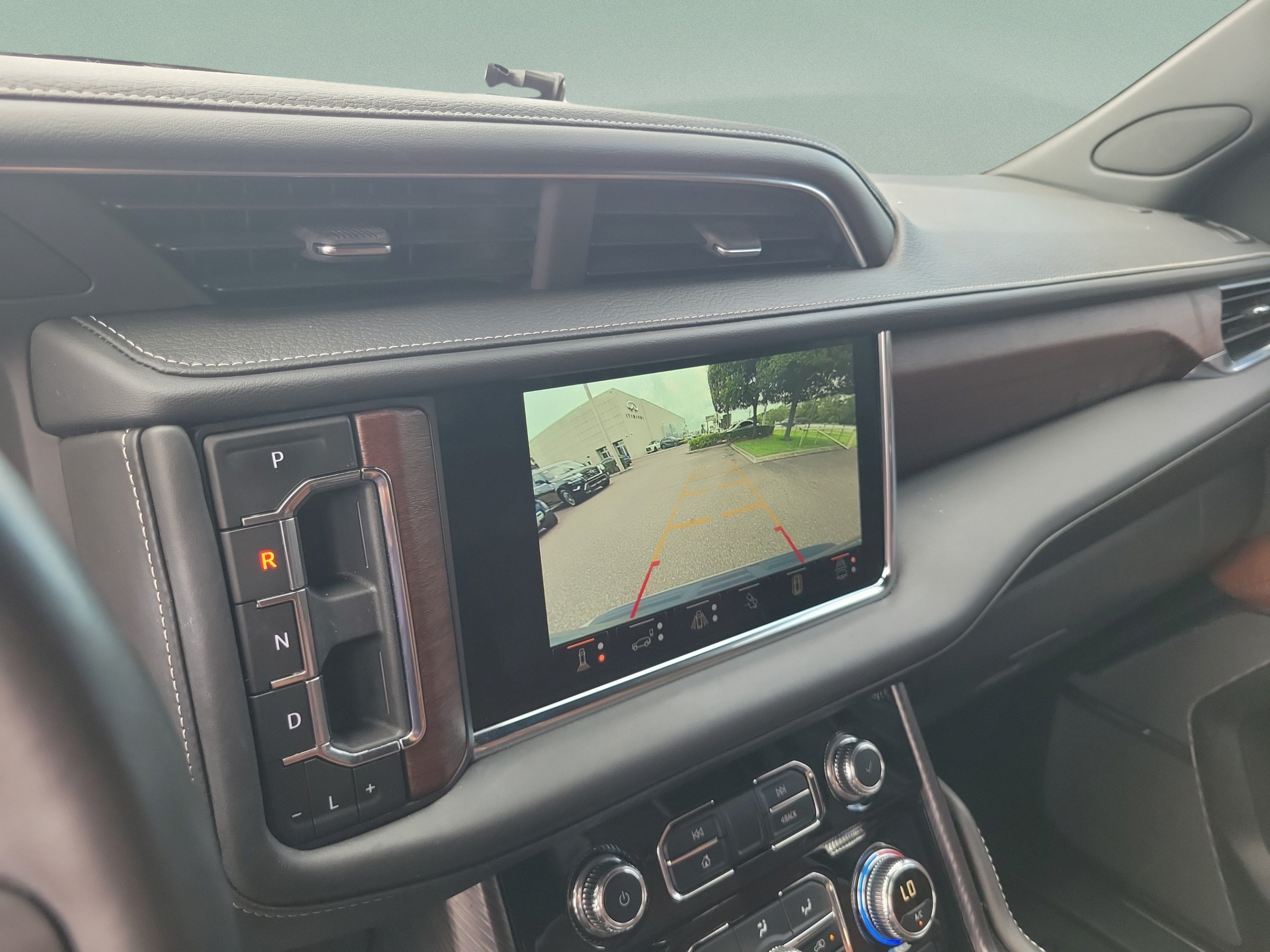 Used 2024 GMC Yukon Denali Ultimate AWD/4WD image 18
