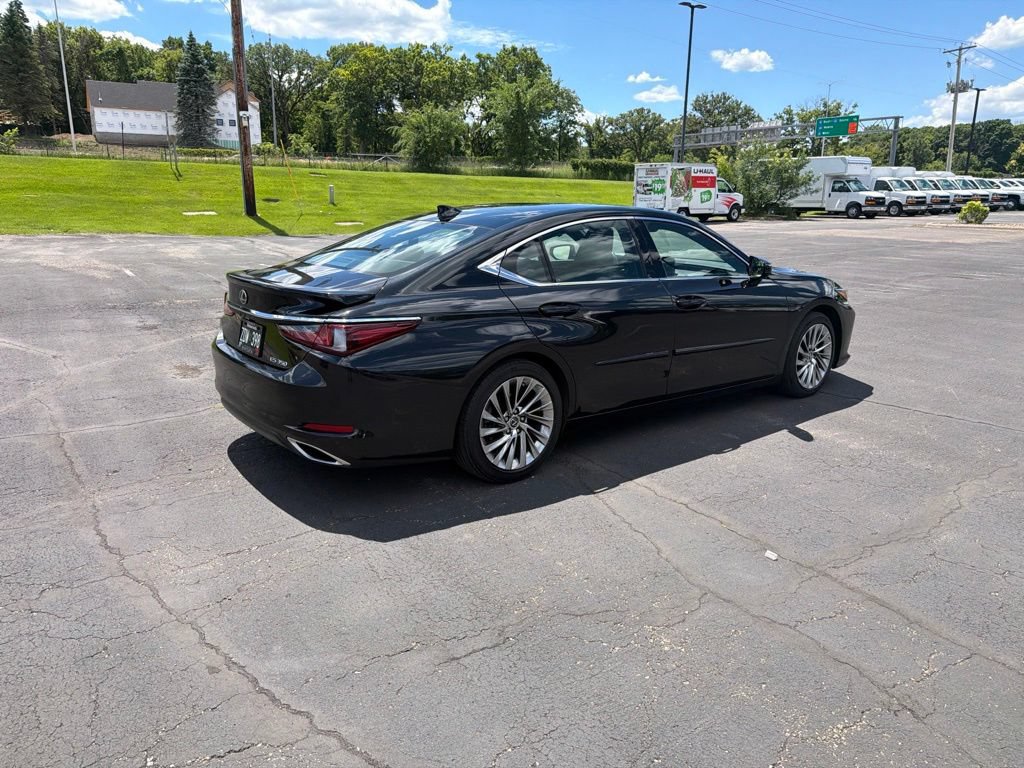 Used 2022 Lexus ES 350 Ultra Luxury w/ Accessory Package 2 FWD image 32