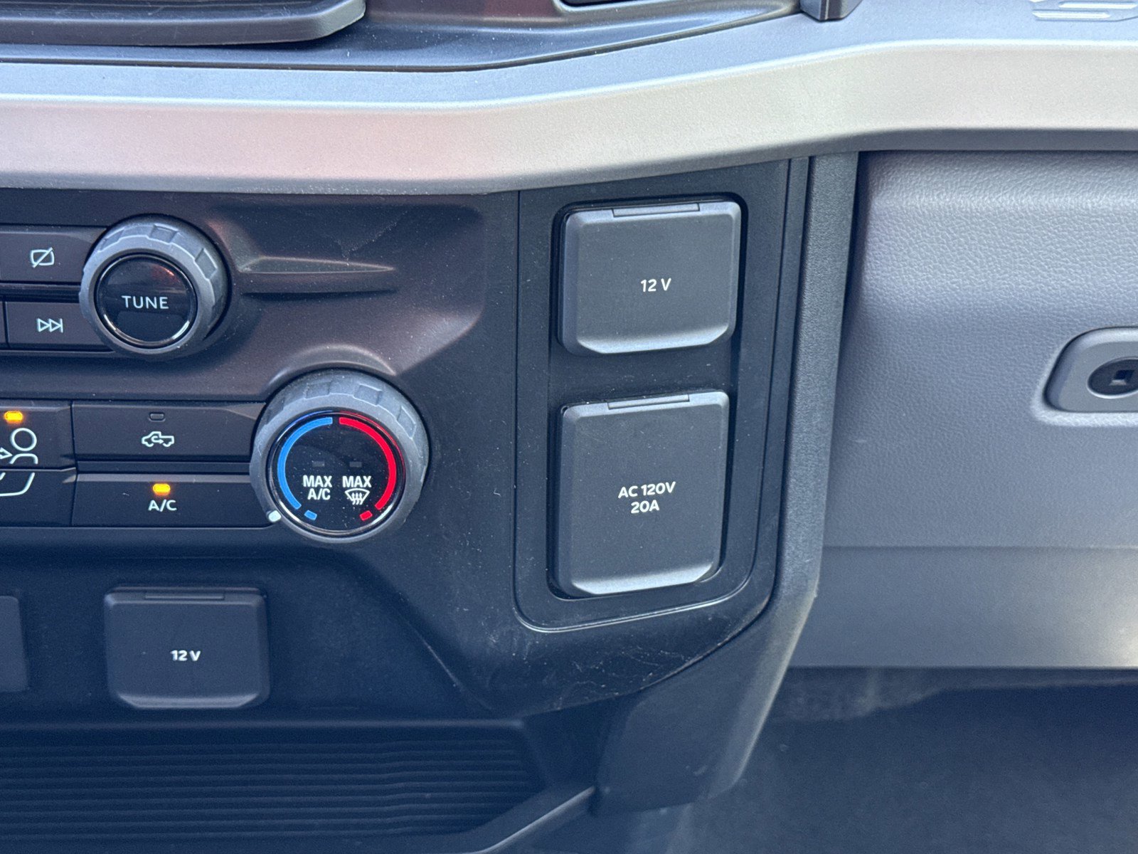 Used 2024 Ford F350 XLT image 29