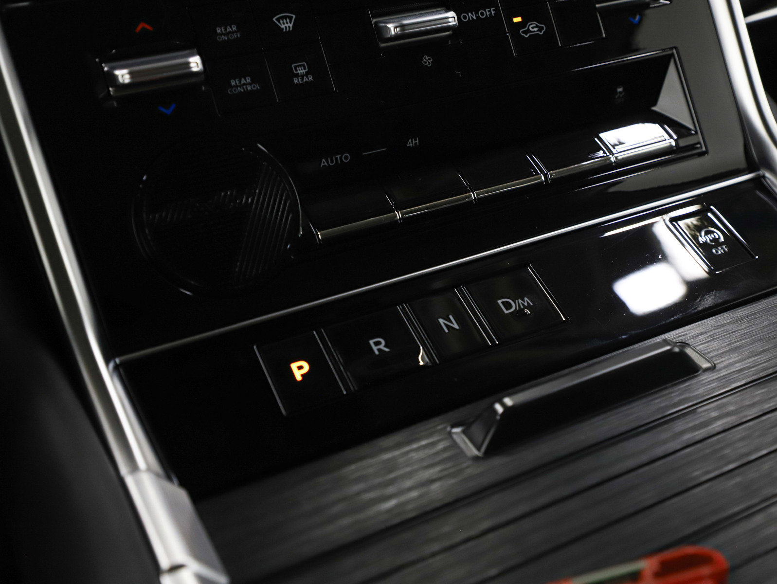 Used 2025 Nissan Armada SV image 24