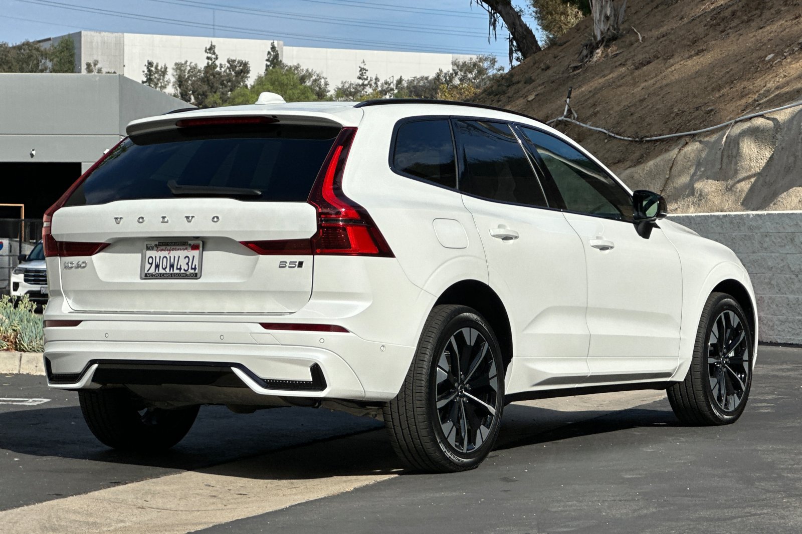 Certified 2026 Volvo XC60 B5 Plus w/ Protection Package Premier AWD/4WD image 4