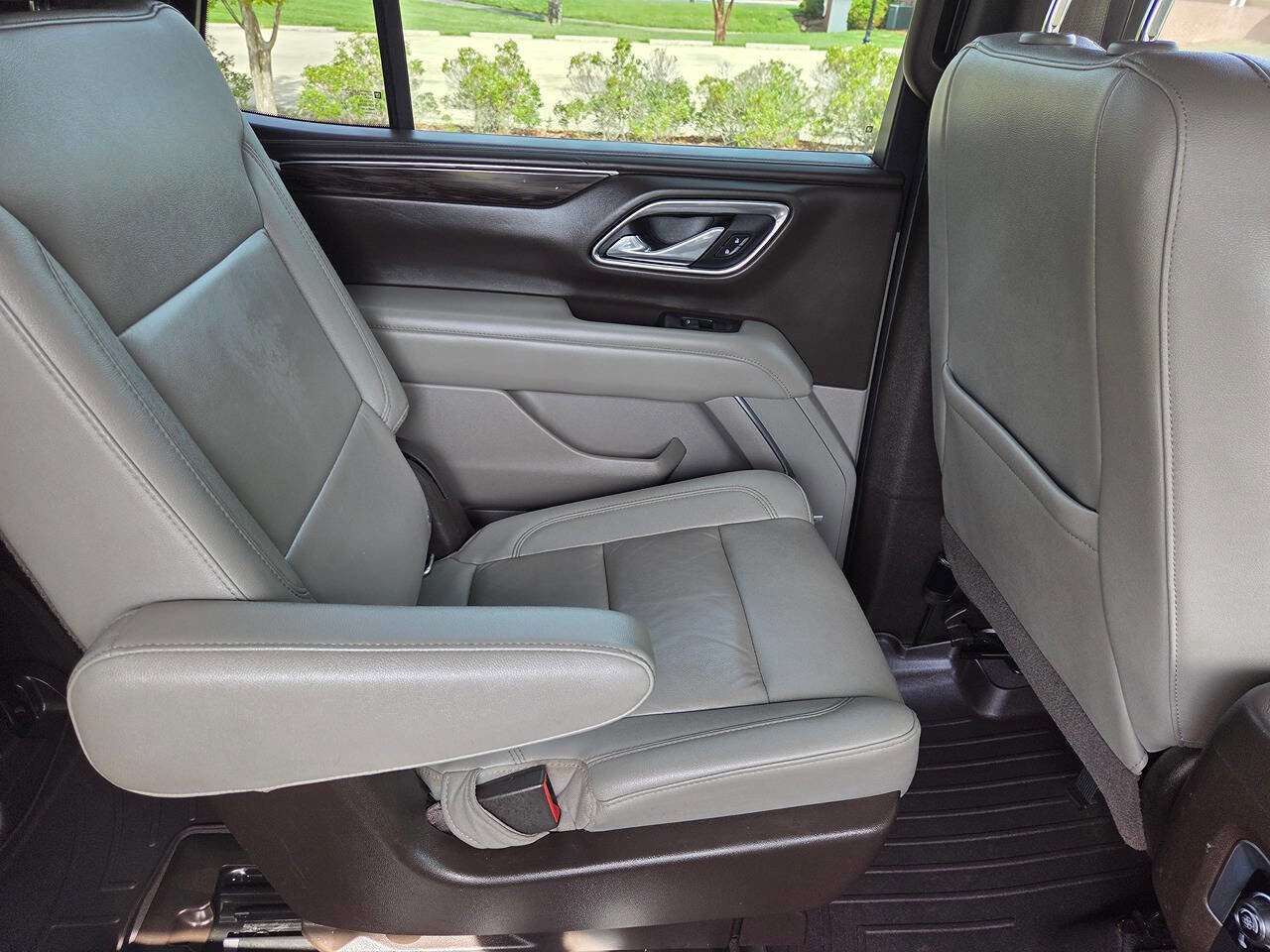 Used 2021 Chevrolet Tahoe Z71 w/ Z71 Off-Road Package image 16
