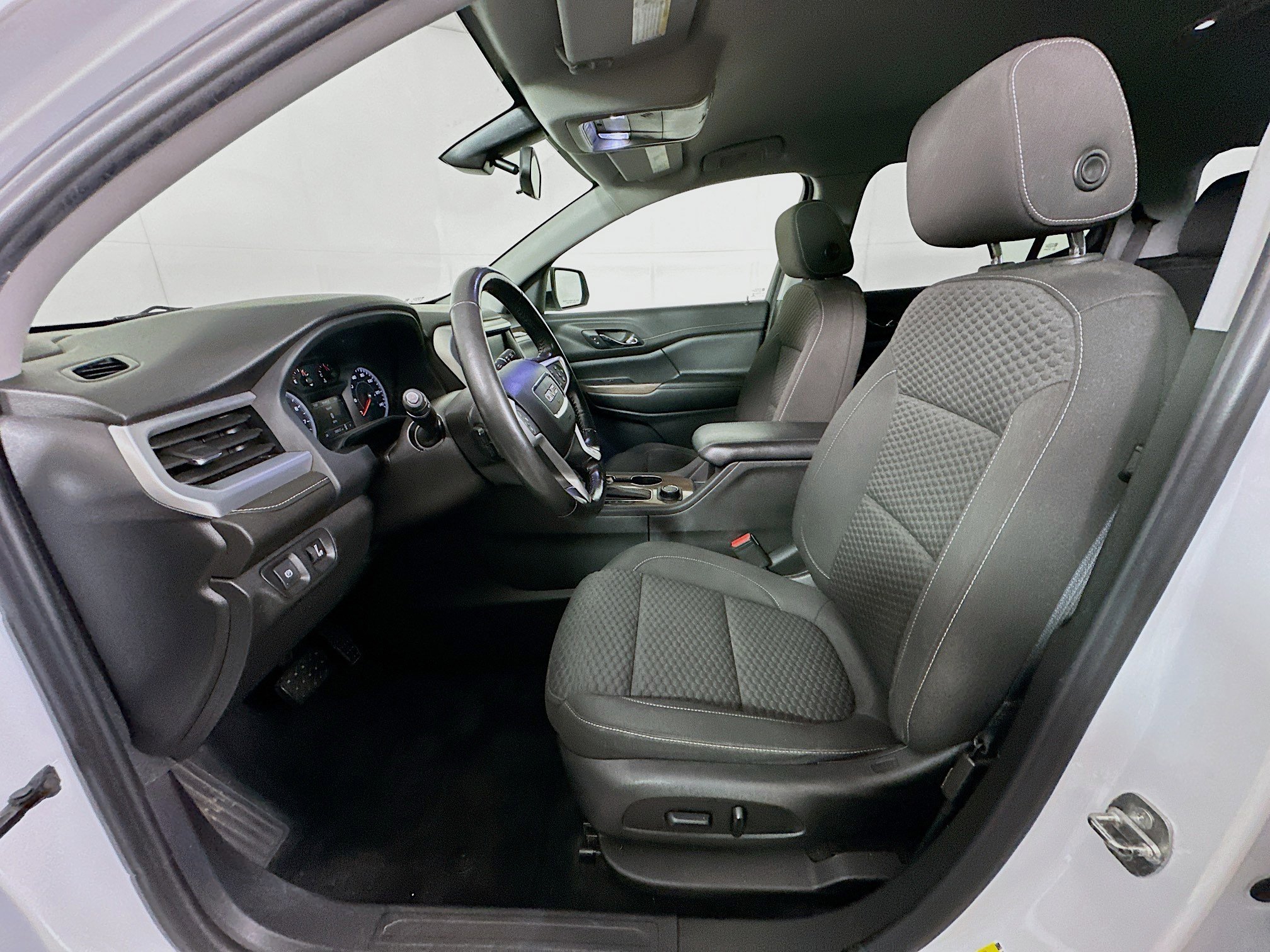 Used 2019 GMC Acadia SLE image 13