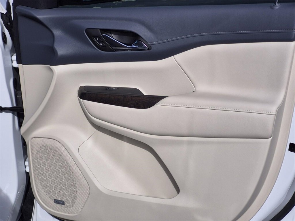 Certified 2023 GMC Acadia Denali w/ Denali Technology Package image 15