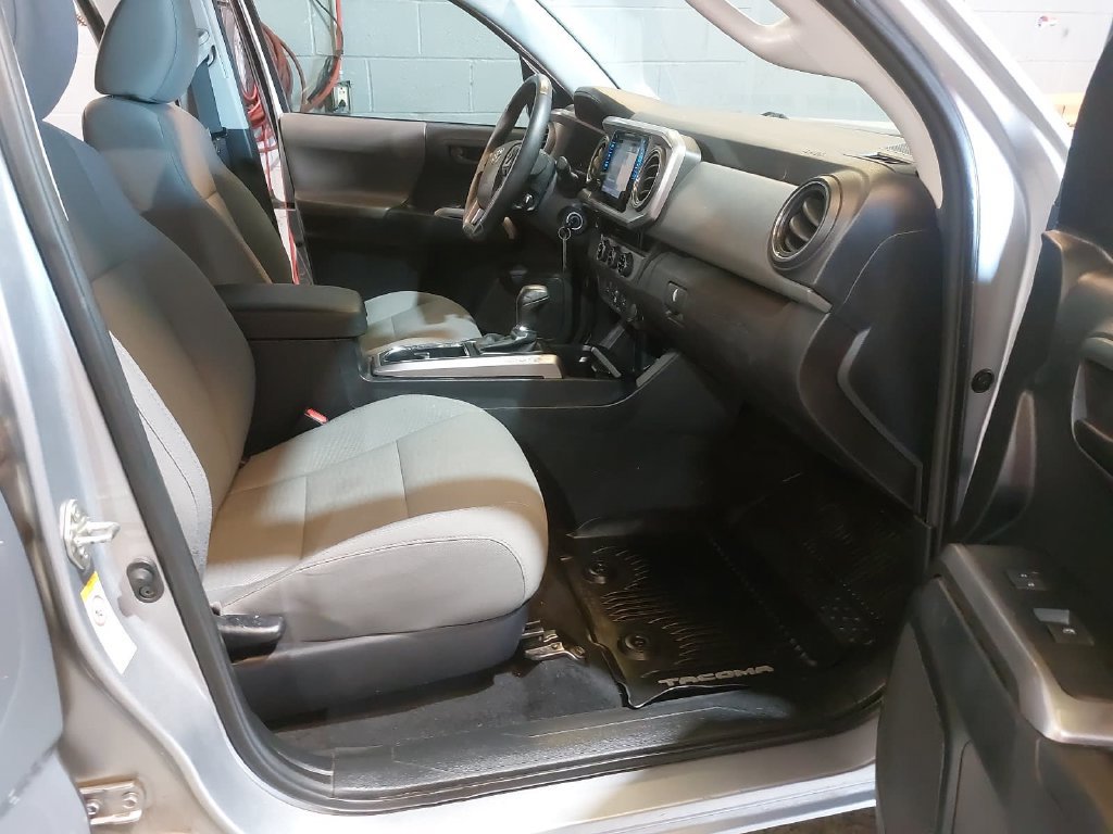 Used 2018 Toyota Tacoma SR5 RWD image 10