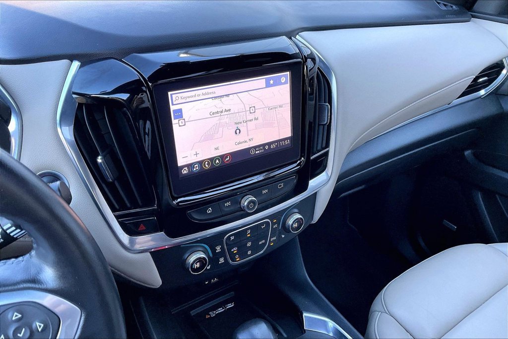 Used 2022 Chevrolet Traverse LT w/ LT Premium Package AWD/4WD image 16